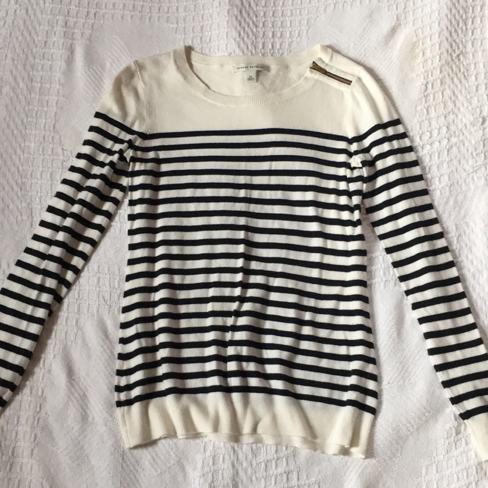 Precious Pin stripped w/ zipper detail sweater🌹